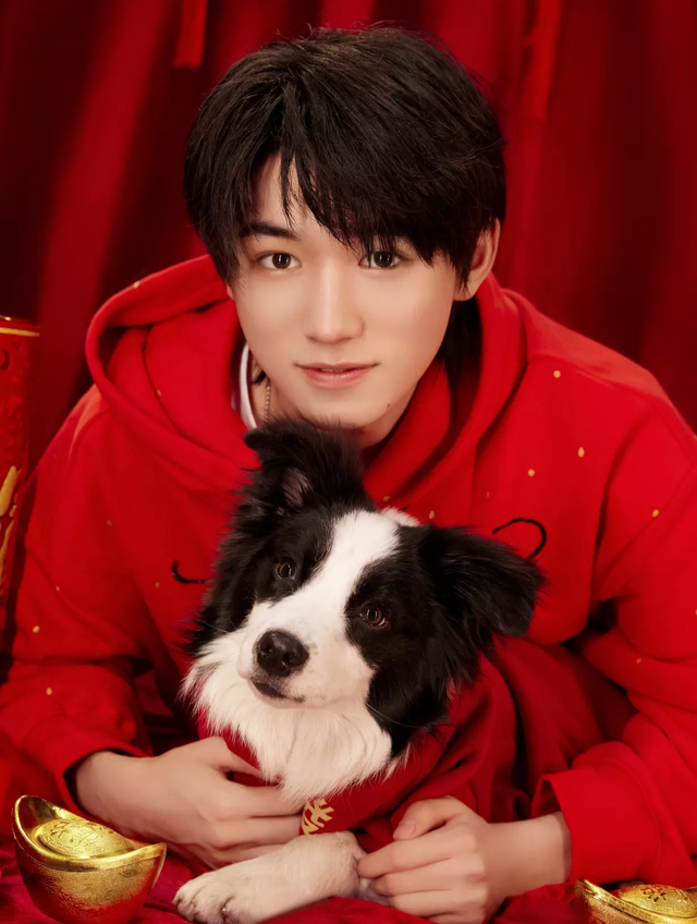 宋亚轩过新年图片红衣绝绝子