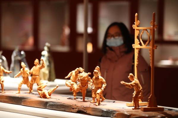 "旷古遗音"展厅展示世界非物质文化遗产古琴艺术,可欣赏晚唐"枯木龙吟