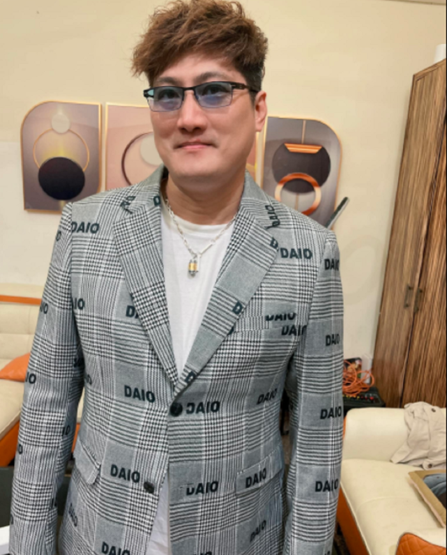 新年再传噩耗歌手杨哲自曝父亲心梗去世未能见最后一面太悲痛