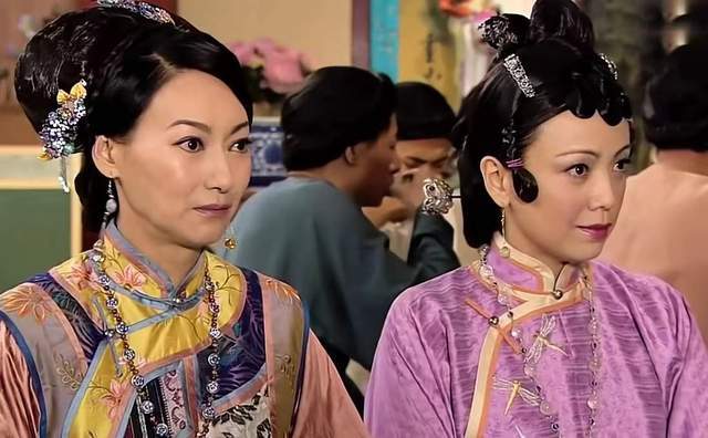 不过的平民草根,凭借聪明和四奶奶的帮助,才成为一个有能力的主要人物