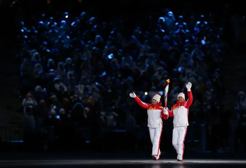 惊艳全球！他们是北京冬奥会开幕式中的年轻力量｜激情冰雪飞扬青春汉语日常情景会话