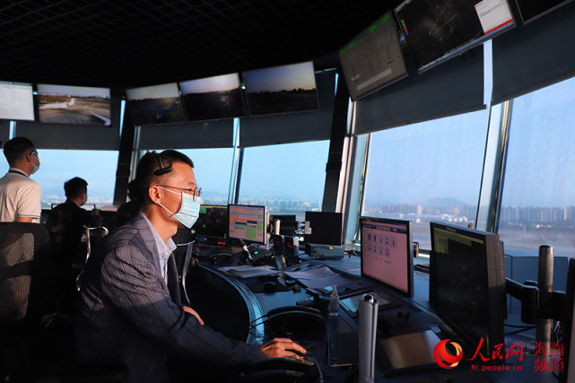 新春走基层空管刘贺宇工作十六年坚守春运十六载