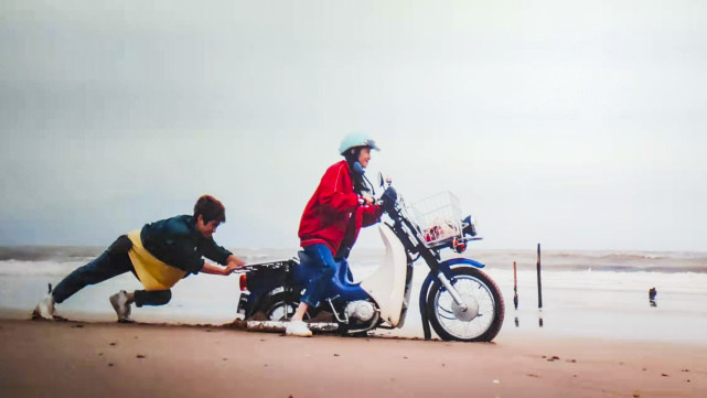 电影四海里的摩托车图片