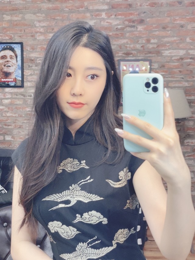 拥有两套房还跟郭德纲走的比较近,还常年在郭德纲的麒麟社表演