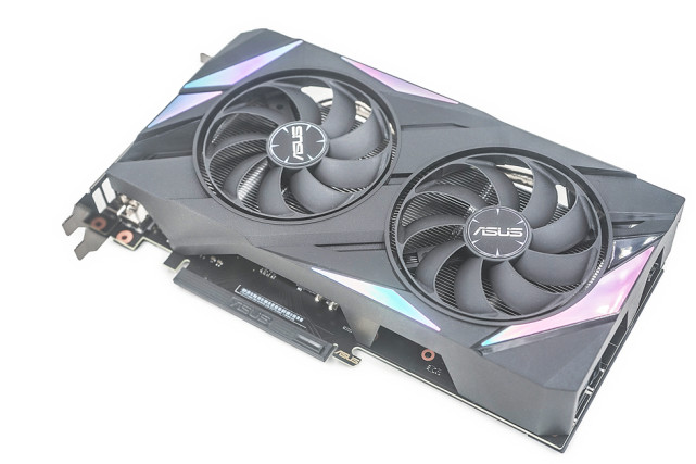 华硕的巨齿鲨显卡的小甜品显卡rtx3050入手测试