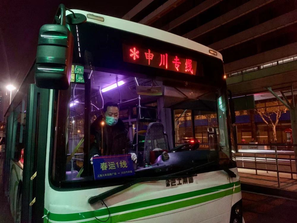 申川专线是一条跨越黄浦江的营运线路,连接浦东川沙新镇和上海火车站.