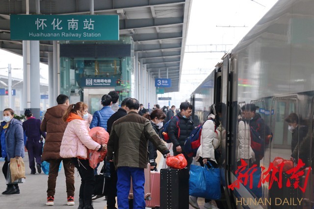 据了解,从2月3日开始,怀化南站前往广州,上海等方向客流量大幅增加