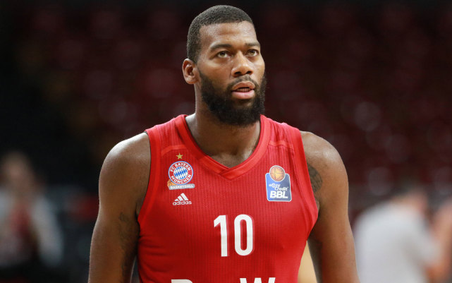 于是,门罗返回美国,在2021年11月签约奇才下属的发展联盟球队,在此交