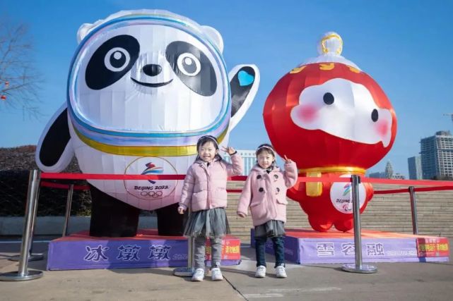 攜手亮相日照街頭五蓮山滑雪場沁園春滑雪場沁園春嬉雪樂園浮來青滑雪