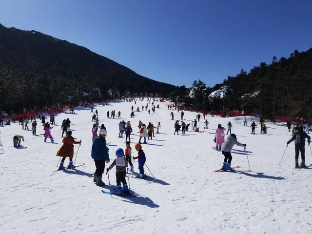 庐山滑雪场图片