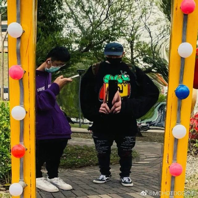 冬奥会赛场上听到gaijonyj的说唱热狗晒出与儿子的合影