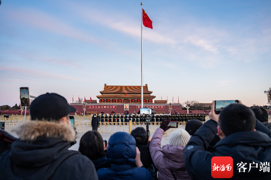 组图丨看天安门广场升国旗仪式感受冬奥氛围