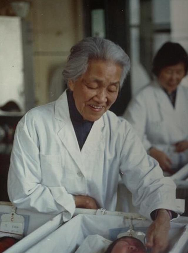 万婴之母林巧稚为医学事业一生未嫁却接生了5万多名婴儿