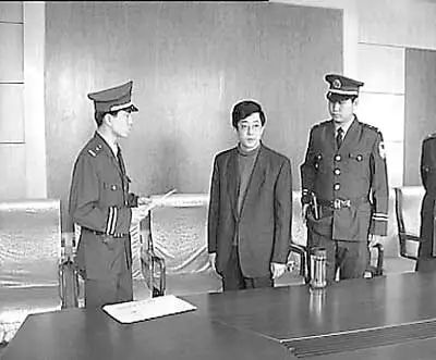 省国税局局长李真被执行死刑(图):四护士每人一针