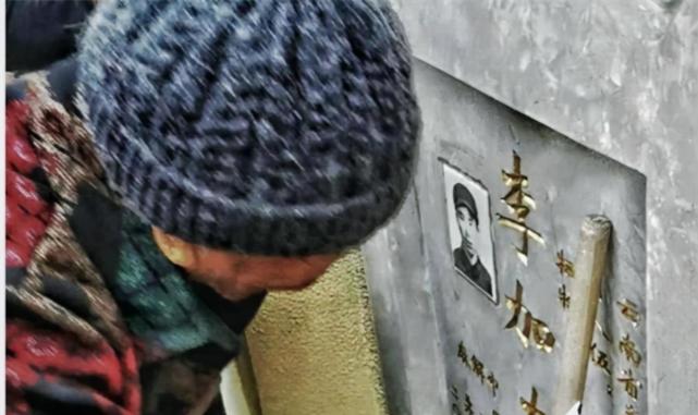 李加友就这样顺利进行选拔,成为了一名年轻的解放军