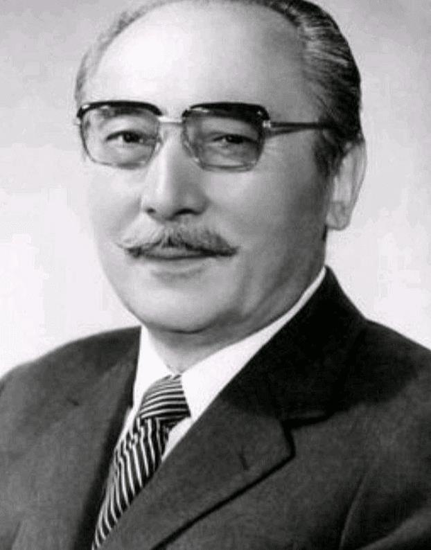 艾则孜1978年2月以后,赛福鼎.