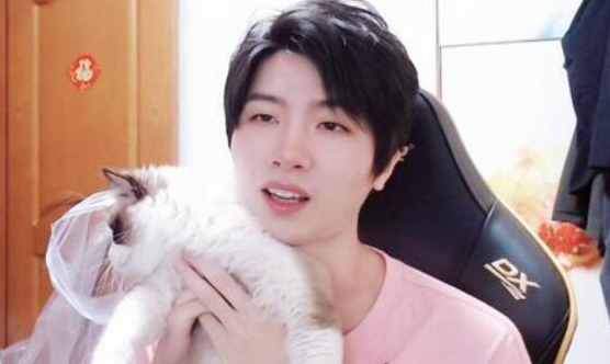 lexburner宣布离婚遭网友嘲讽好离开香槟了