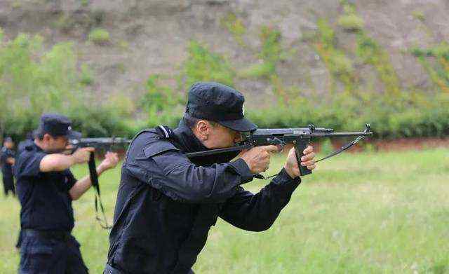 一代功臣枪79式冲锋枪:单发精度堪比mp5,连发射速不亚于mg3!_腾讯网