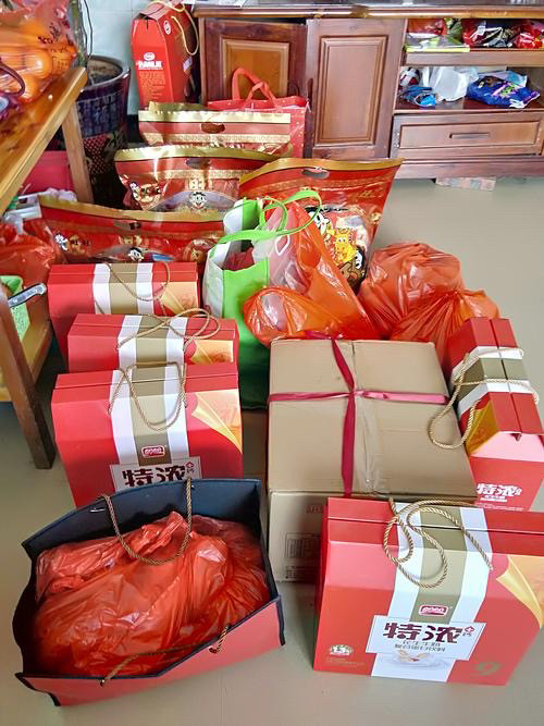 新年,网友晒回娘家送礼品,有的大方,有的豪气,最后一个最实在_腾讯新