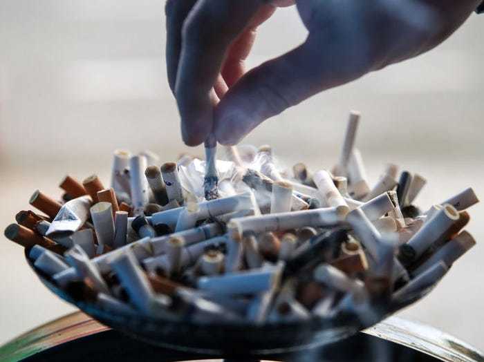 美国80岁老太太吸烟患肺病去世家人起诉烟草公司获赔6200万孩子英孚学英语效果