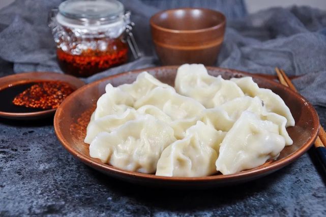 煮餃子時蓋蓋煮還是不蓋蓋很多人都做錯了難怪餃子發粘又破皮