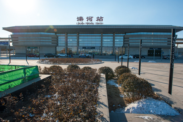 今天要說的,是位於河北遷安與灤州2市交界處的一個火車站,灤河站.