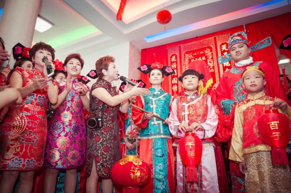 的"喝彩"文化上了央视近年来是福州婚俗中的一道特别风景喜娘走出国门