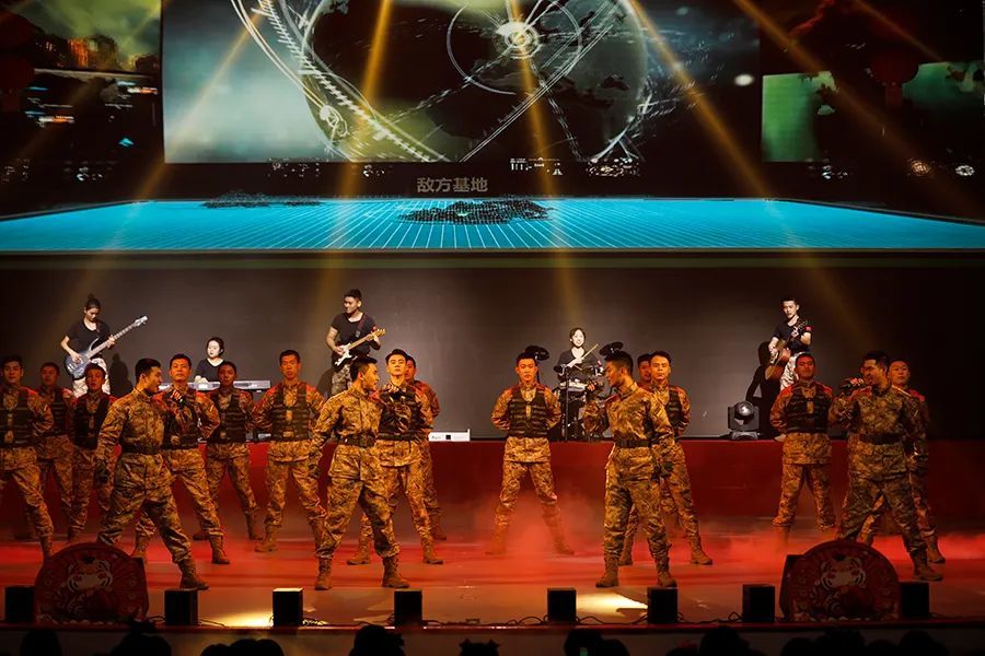 新春走军营春节联欢晚会没看过瘾东风快递员的春晚来啦