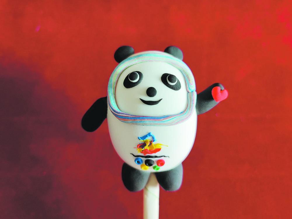 巧手捏面塑,他制作"冰墩墩"为奥运健儿加油_腾讯新闻