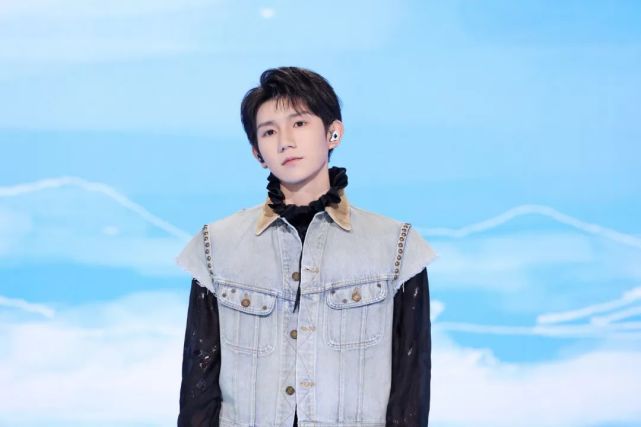 王源滚烫的青春年少必听的奋进之歌不服输的炽热年华不停歇的追梦脚步