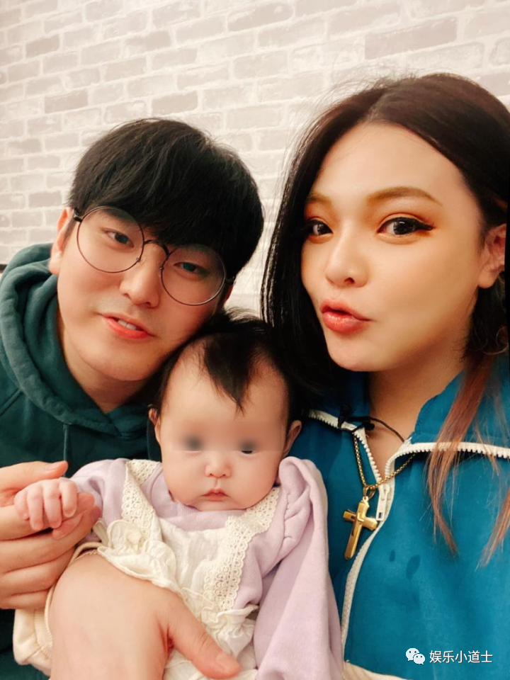 王思佳 女儿:小王美小甜甜感情路颠簸,2021年年初宣布与小5岁圈外男友