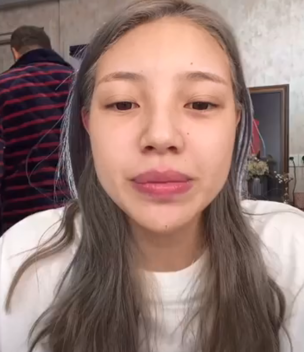 兜儿直播时关美颜黑眼圈重皮肤泛黄被嘲好像老人家