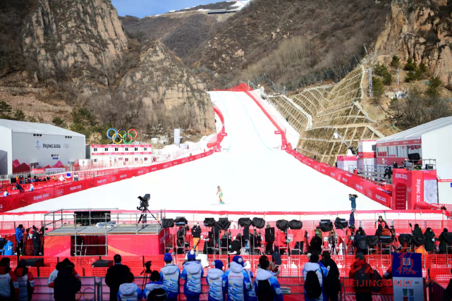 最快时速13971公里北京冬奥会高山滑雪首金诞生