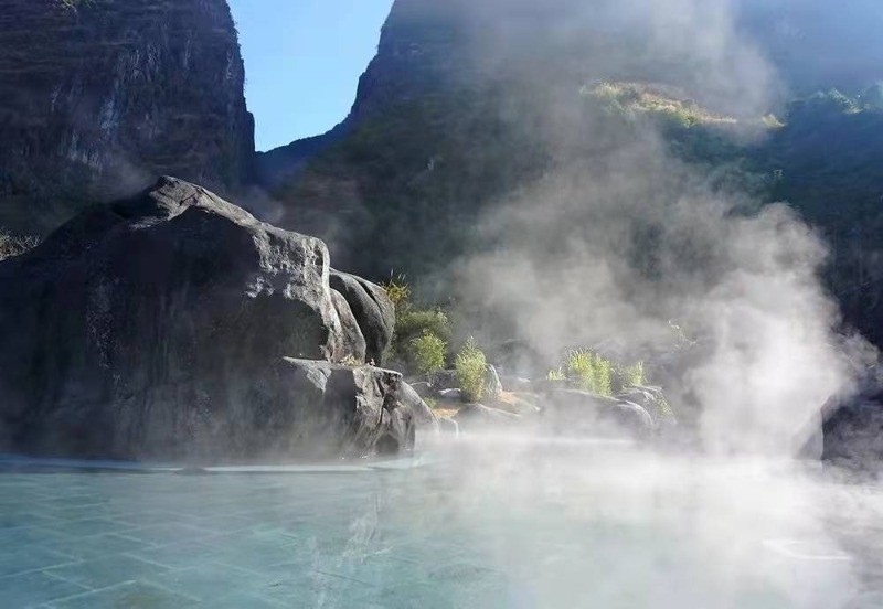 (图源:石门关温泉度假酒店)永平县曲硐温泉曲硐温泉位于永平县博南镇