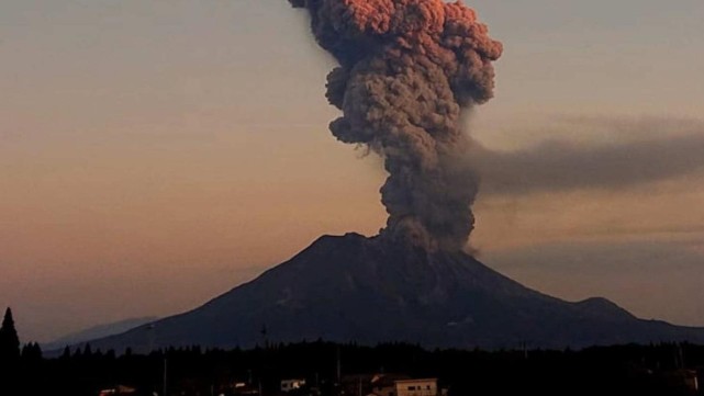 富士山异动后日本另一火山爆发岩浆可流2公里会影响中国吗