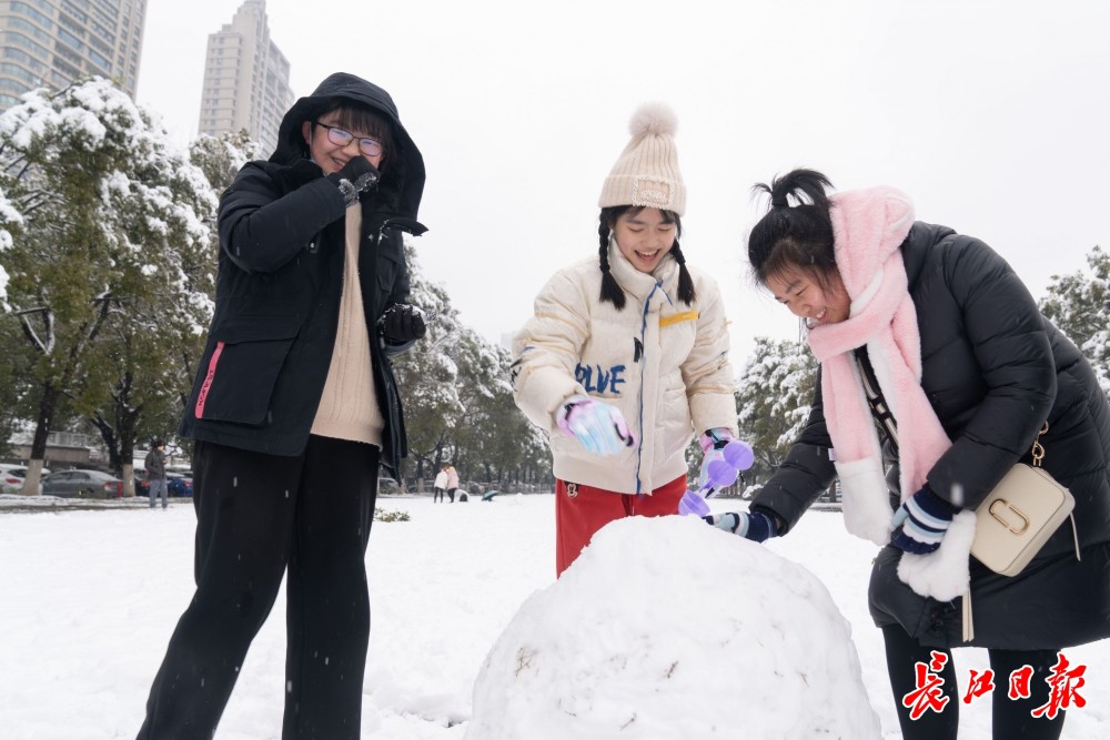 【资讯】 虎年迎初雪，武汉“银装素裹”武汉雪景,虎年银装素裹,长江日报报道