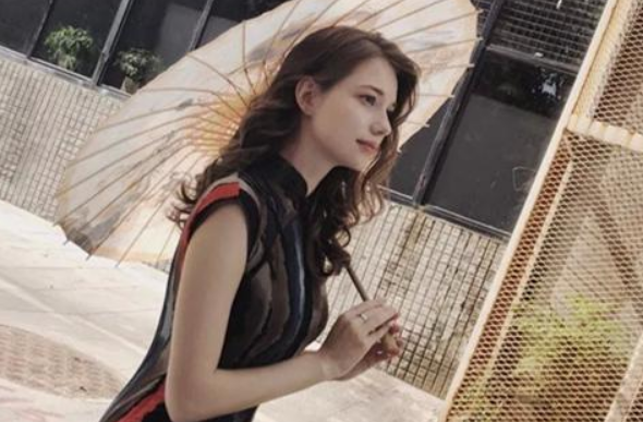 对于学生而言,能力和成绩才是通往成功的捷径很多同学看到秦妃的走红