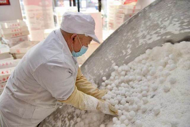 元宵节临近小店每天卖千余斤元宵