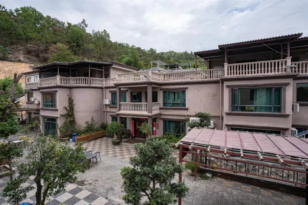 地址:中山市三乡镇鹤泉山庄a20九,美宿·雍陌推开门,是乡野田园;关