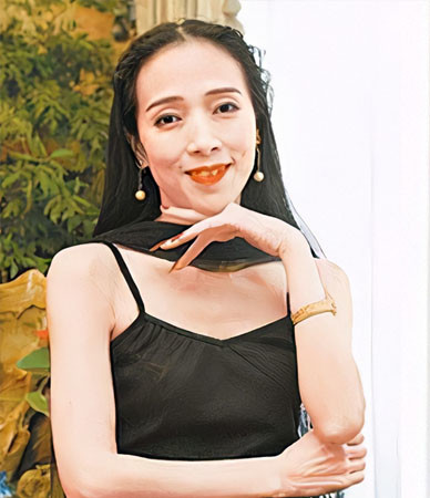 "奇葩富婆"许纯美:结婚5次获70亿遗产,如今为何选择出家