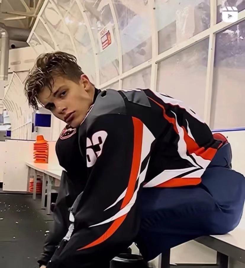 俄罗斯18岁小将颜值比实力更出众!