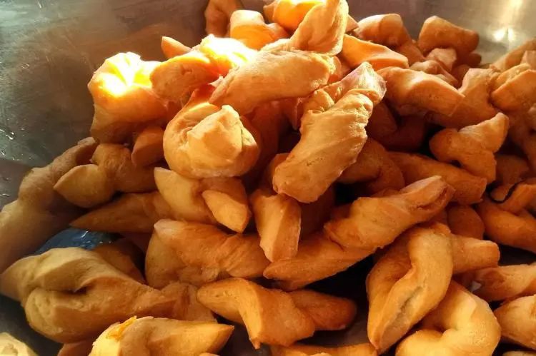 在"良品铺子""三只松鼠"们盛行的今天,"油炸果子"已经"深居简出",成了