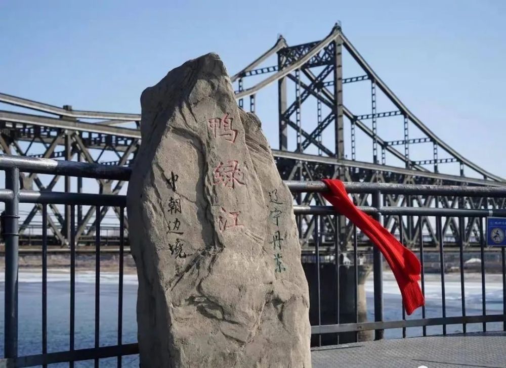 水门桥红围巾镜头图片