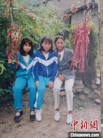 云南保山:民警接力帮扶残障女孩20年