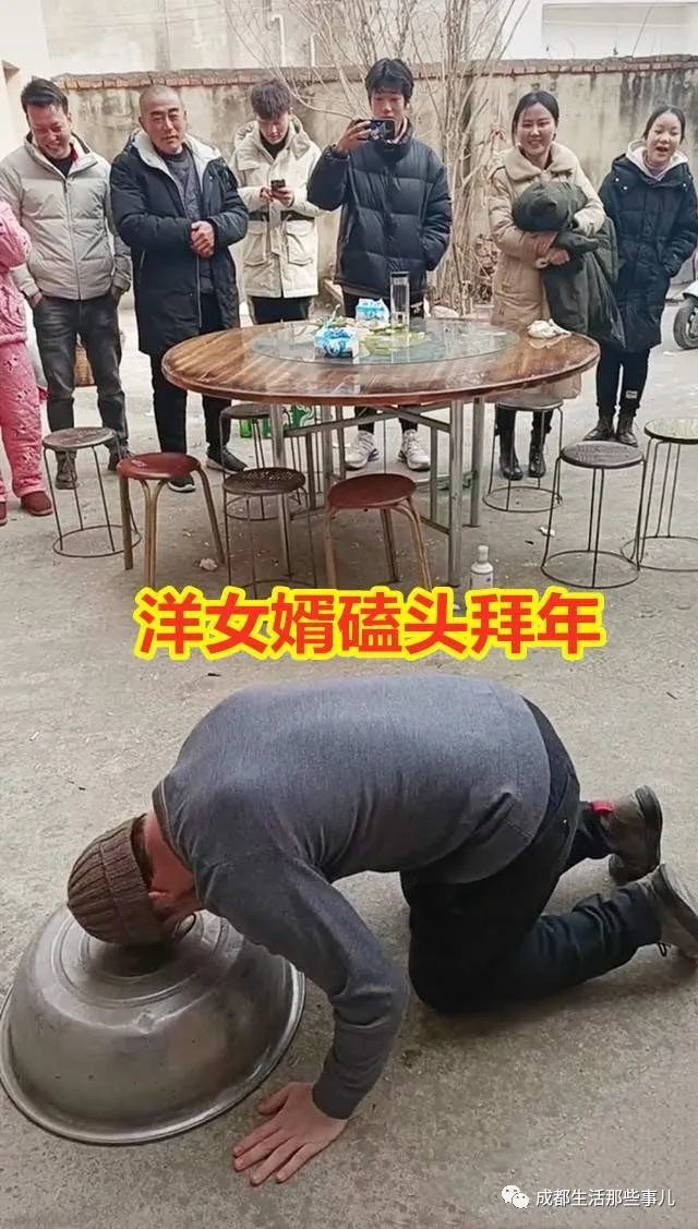 大爷受洋女婿磕头拜年,他做梦都没想到:这辈子会有老外给他磕头