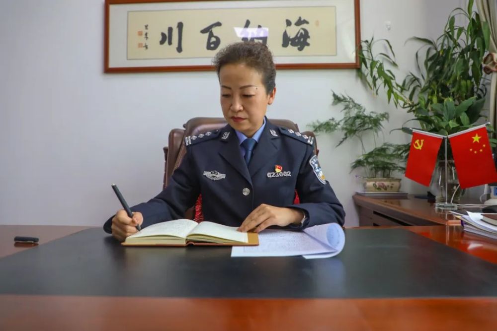 局党委副书记,政委  刘静1月26日召开的全市公安局长会议,围绕聚焦新