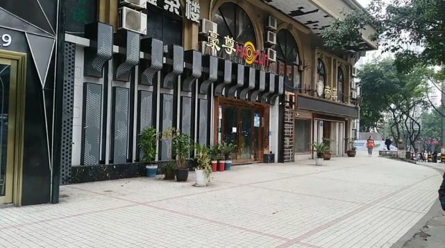 重庆南坪老旧社区,满街茶楼酒肆,号称娱乐一条街,白天怎么样