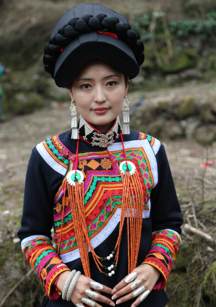 非遗迎新年——彝族刺绣,指尖上的民族文化_腾讯新闻