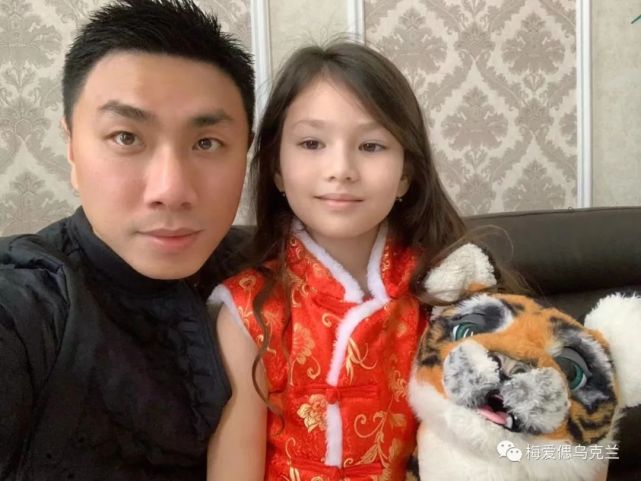 爱偲分享玉虎迎新春梅爱偲携小女在乌克兰祝大家虎年虎虎生威