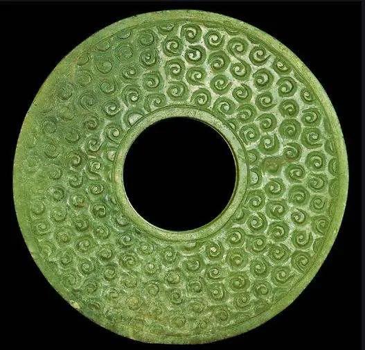 和氏璧是环状的,如何雕琢成秦始皇手里,四四方方的传国玉玺?